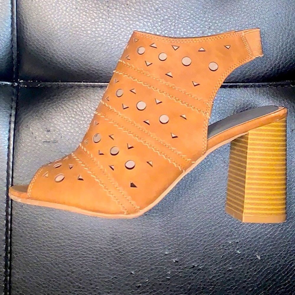 Size 9 tan peep toes